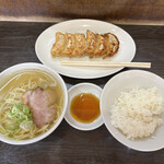 餃子屋麺壱番館 - 餃子定食