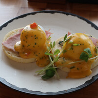 ザ タヴァン グリル＆ラウンジ - 