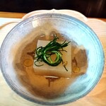 湖香六根 - 先付　新玉ねぎ豆腐　丘ひじき