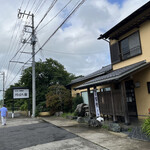 川ばた園 - 看板脇を下に降りる駐車場もあります