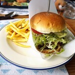 Y.O.L.O. CALIFORNIA STYLE KITCHEN - ハンバーガーランチ