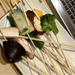 Kushiya Monogatari - 野菜も一種類ずつでもはみ出します。