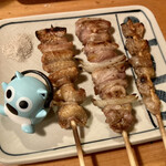 炭火焼鳥　田むら家 - 親皮、親もも、砂ずりかな