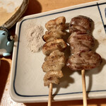 炭火焼鳥　田むら家 - 皮にハツ