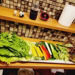 鍋料理・サムギョプサル専門店 なっさむ - 食べ放題の野菜。
