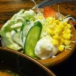 Famiri Resutoran Asahi - 武石丼についていたサラダ