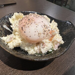 Kushiyaki No Miyako - 温玉ポテサラはこれでもかというくらい卵が絡む