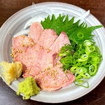 玉屋 - タン刺し