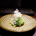 鮨ノ蔵 - シラスと大根の葉