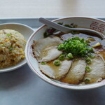 尾道 広島ラーメン 麺屋 雄 - 料理写真:尾道ラーメン、半チャン、チャーシュートッピング