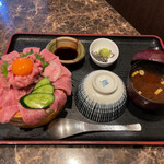 飛騨牛・黒豚宴 黒家 - 桶飯 赤身とタン刺し