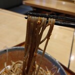 そば処 金の蕎麦 - 混ぜ混ぜ後の麺