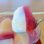 ヤマトヤカフェ - 紅白ムース。イチゴです。