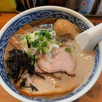 愚直 - とんこつラーメン　700円　味付玉子　100円