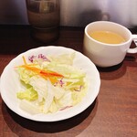 Ikinari Suteki - セットのサラダ・スープ