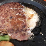 ガスト - ハンバーグの中から、吹き出すチーズ♡