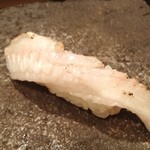 鮨　無双 - さめがれいのえんがわの炙り☆
                                
                                脂ののりも最高で、口に入れると溶けていくとろとろ加減が最高！初めてのさめがれいに感動しました！٩(๑´ڡ`๑)۶