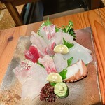 大入亭 - 地魚中心のお刺身盛り合わせが最高