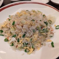 中国料理 彩龍 - たらば蟹肉とレタスチャーハン