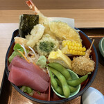 Yamato Honjin - 天ぷらにまぐろ造り、枝豆、サラダ、玉子焼き