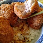 志多美屋本店 - ご飯に染みたソースも甘辛で美味しい♪