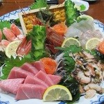 源蔵 - 安くて美味しい大将オススメの刺し盛り