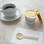 Musée KARATO - バニラアイスとコーヒー