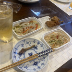 けろけろキッチン - ハイボールと一杯。奥のチューリップもケロケロ