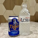 Hawker Chan Soya Sauce Chicken Rice&Noodle - タイガービール Tiger Beer 5.00 SGD
            水 Mineral Water 1.60 SGD
            2022年7月18日