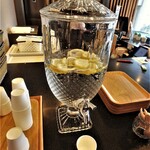 Komaru - セルフのレモン水