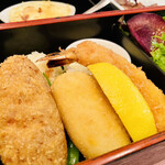 seiohtei 新宿店 - メンチ、クリームコロッケ、エビフライからのポテサラも全部美味しい。サラダのドレッシング買いたい。