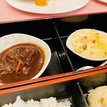 seiohtei 新宿店 - ビーフシチューはワインと酸味強めだが、うん！美味しい。グラタンも美味しい。
