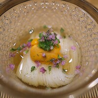 祇園 にし - 長芋そうめんにウニとオクラをのせて。いいお出汁です。