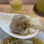 中華そば 深緑 - 肉の旨味たっぷりのワンタン