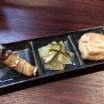 宵ノねこ - 口取り
      ⑴鯖のオイル煮
      ⑵冬瓜の塩昆布和え
      ⑶厚揚げ煮