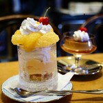 ヴァンヴェール珈琲 - 甘夏パフェ(750円)