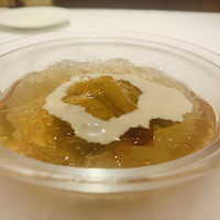 フランス料理 壺中天 - ② 前菜：牛スネのコンソメジュレ、オマール海老、雲丹、カリフラワークリーム