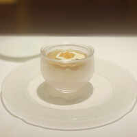 フランス料理 壺中天 - ② 前菜：牛スネのコンソメジュレ、オマール海老、雲丹、カリフラワークリーム