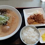 ひいらぎ - とんこつ醤油ラーメン日替わりセット980円