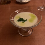 雲場亭 - ハーブの効いたまめのスープです。美味しいですが、豆の味は少し薄くなったようですね