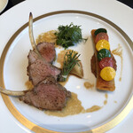 ガストロノミー ジョエル・ロブション - 子羊　めちゃうまい　付け合わせの春巻きは普通