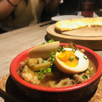 HARERUYA - 牛すじと根菜のデミ味噌煮込み
