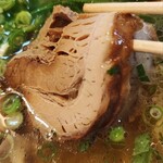 たつや - 柔らかなチャーシューが単体でもビールに合う。