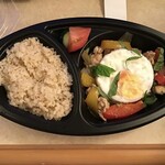 シェフズ弁当 - ウサギボタニカの玄米ガパオライス