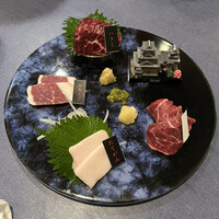馬刺しと焼き鳥 グルマン三年坂 - 