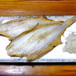 よし半 - お通し（自家製ヤナギガレイの一夜干し）