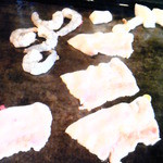 Okonomiyaki Teppan Yaki Rokusan - 最初に豚肉などを炒めましょう