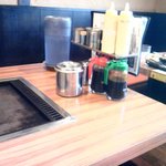 Okonomiyaki Teppan Yaki Rokusan - 卓上