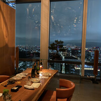 ザ タヴァン グリル＆ラウンジ - 