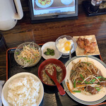 台湾料理 餃子菜屋 - ニラレバ定食（税込968円）